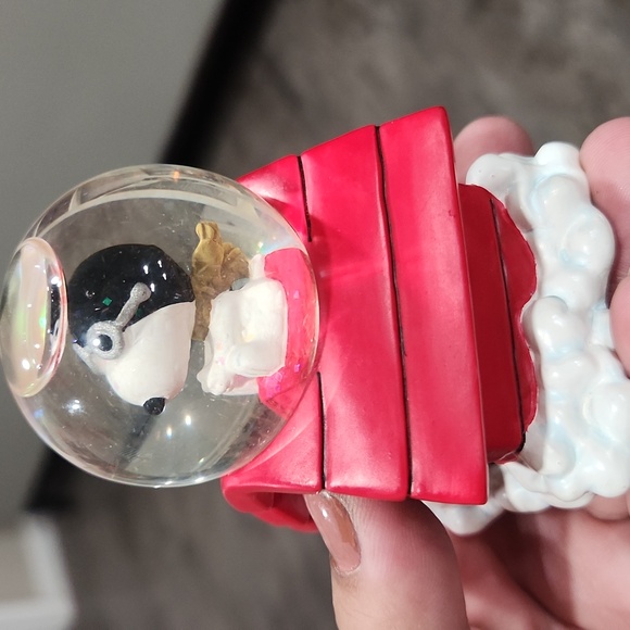 Snoopy Mini Snow Globe - Picture 2 of 5